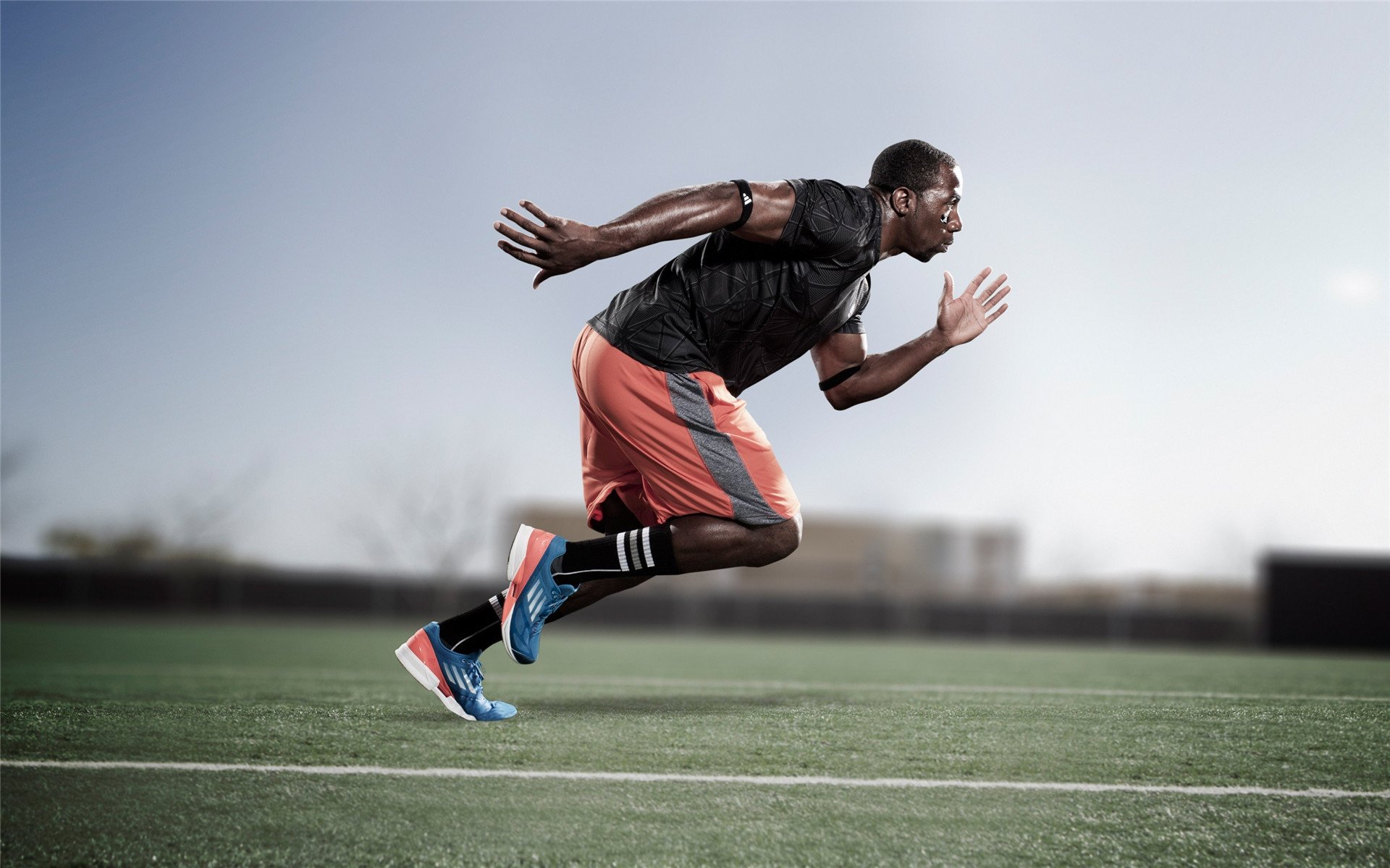 AC米兰前锋训练：制造一对一机会的跑位被重复演练